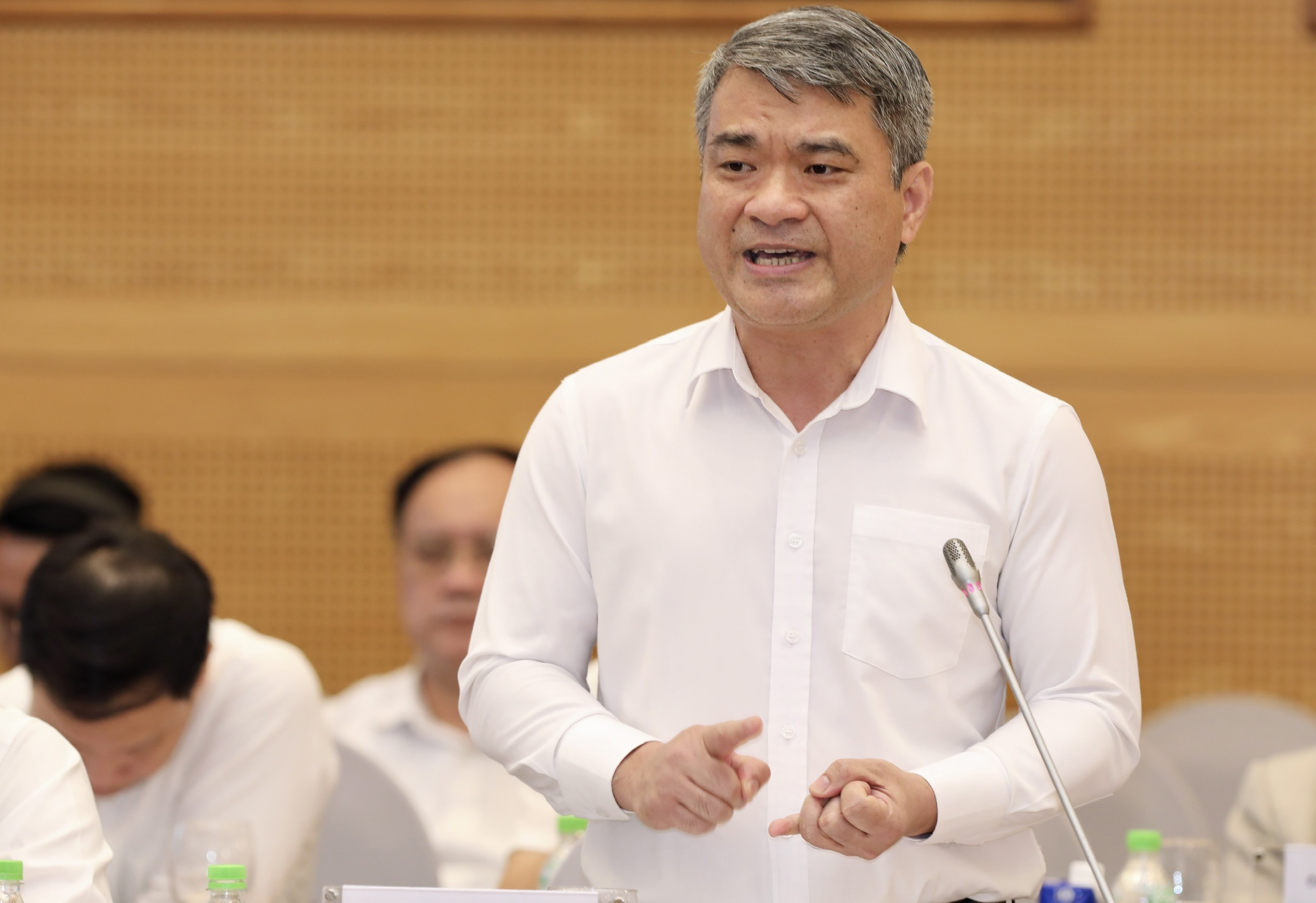 Thứ trưởng Bộ Tư ph&aacute;p Nguyễn Thanh T&uacute; nhấn mạnh muốn tăng trưởng kinh tế th&igrave; cần cộng đồng doanh nghiệp phải chung tay để thực hiện nhiệm vụ n&agrave;y. Ảnh: Tr&iacute; Phong.