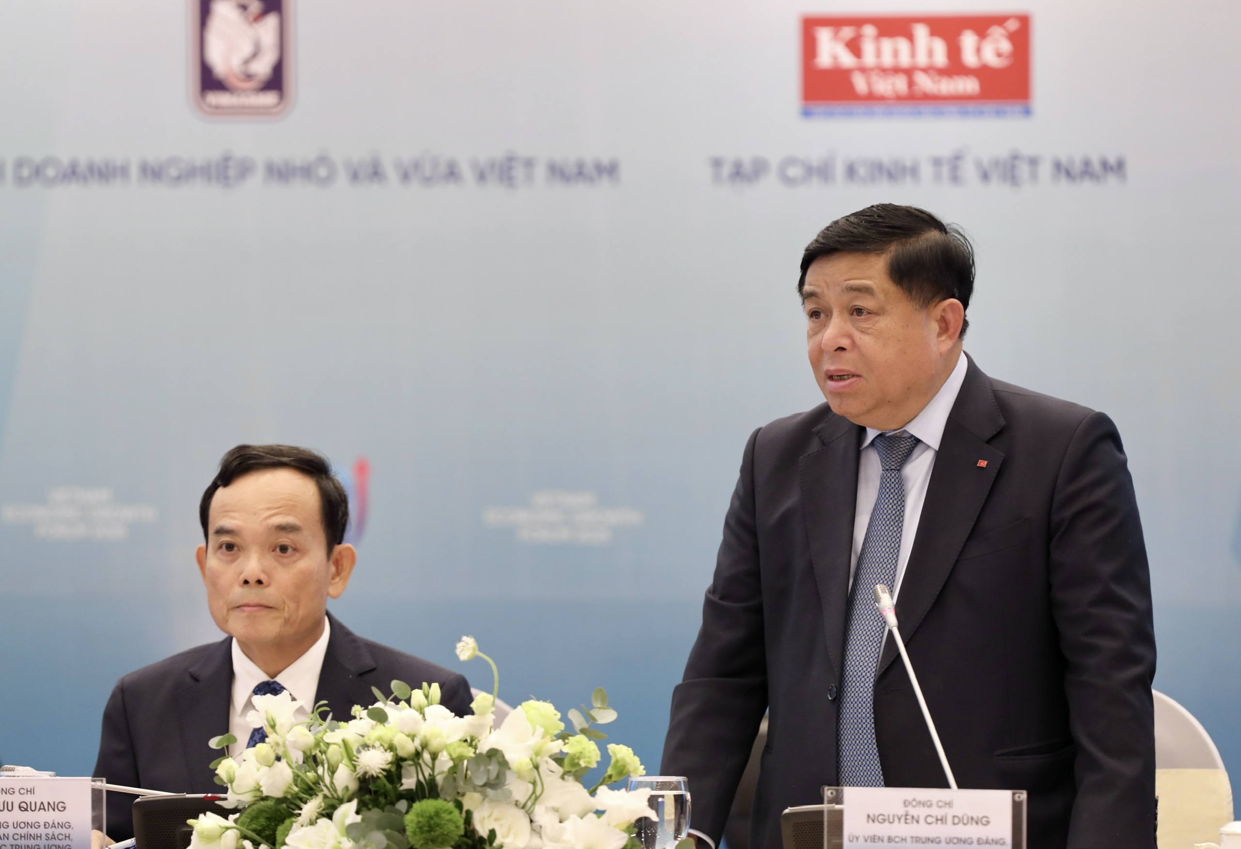 Ph&oacute; Thủ tướng&nbsp;Ch&iacute;nh phủ Nguyễn Ch&iacute; Dũng cho biết, trong 6 th&aacute;ng đầu năm 2024, Việt Nam đ&atilde; đạt mức tăng trưởng kinh tế ấn tượng 7,52% -&nbsp;mức cao nhất trong v&ograve;ng 15 năm qua. Theo đ&aacute;nh gi&aacute; của c&aacute;c chuy&ecirc;n gia kinh tế trong v&agrave; ngo&agrave;i nước, Việt Nam đang đi ngược xu hướng của thế giới&nbsp;khi Việt Nam vẫn duy tr&igrave; được đ&agrave; tăng trưởng mạnh mẽ trong bối cảnh nền kinh tế to&agrave;n cầu vẫn đang đối mặt với nhiều kh&oacute; khăn.