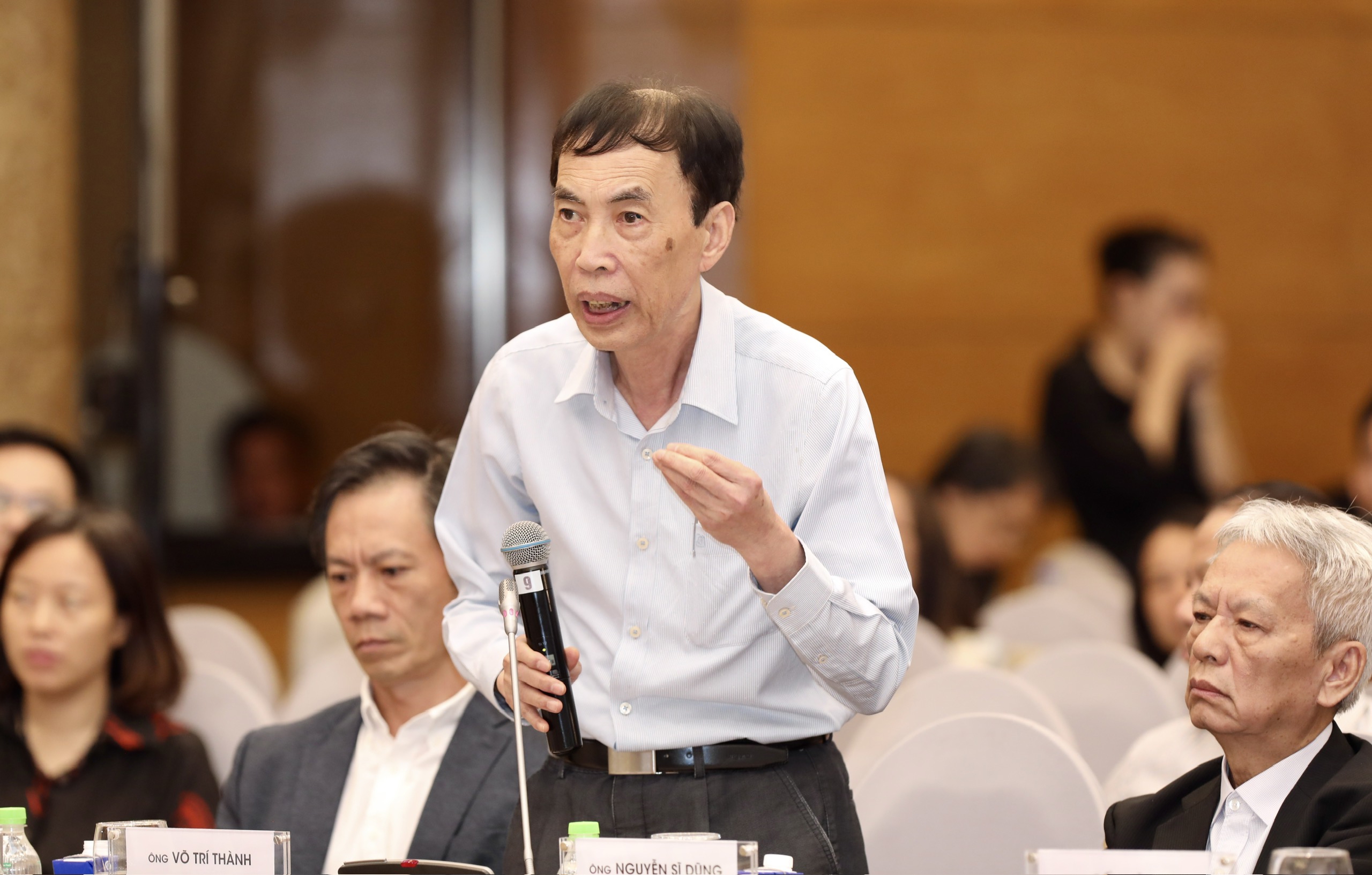 TS. V&otilde; Tr&iacute; Th&agrave;nh ph&aacute;t biểu tại diễn đ&agrave;n. Ảnh: Tr&iacute; Phong.