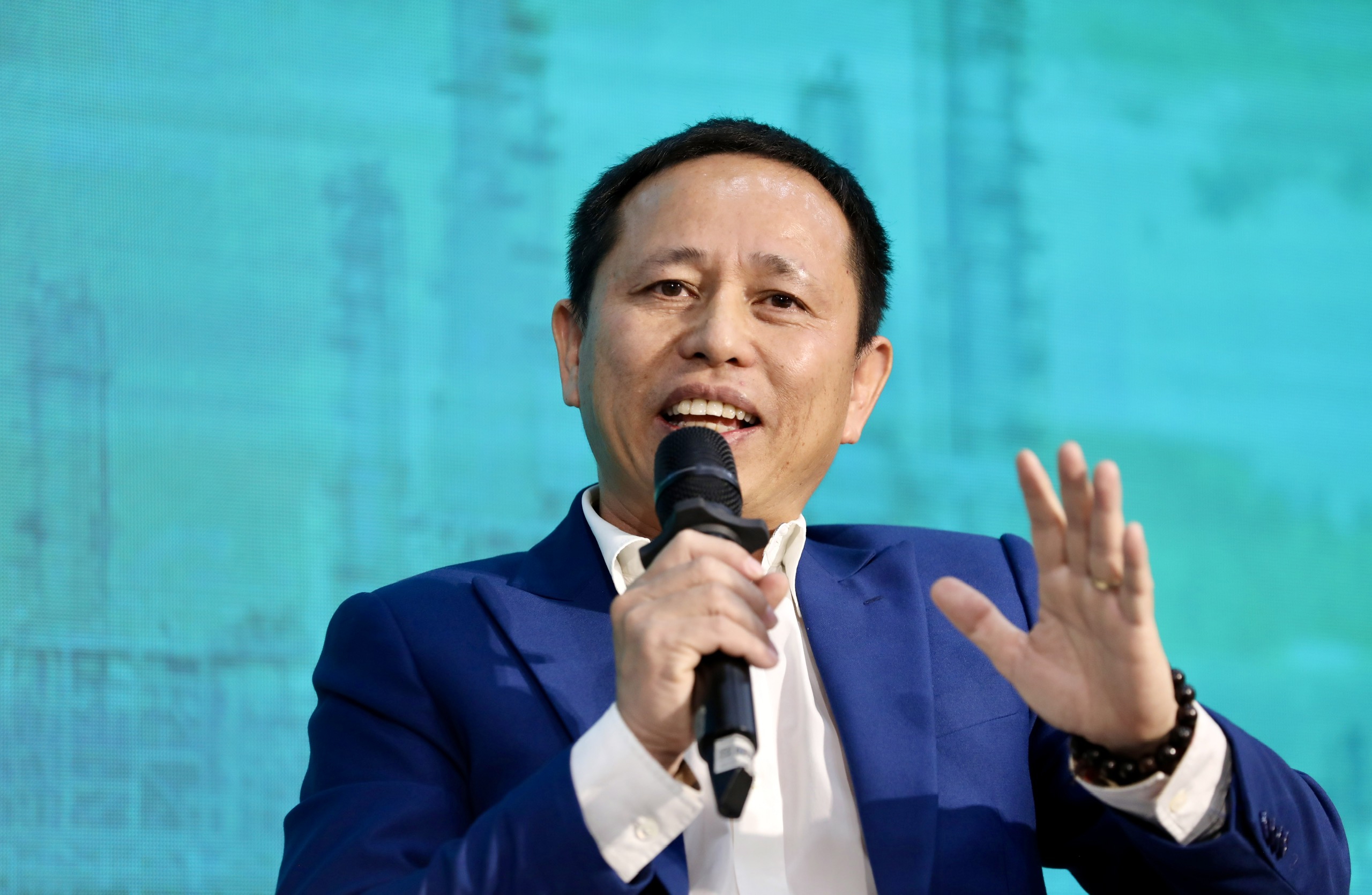 &Ocirc;ng Trần Tấn Sỹ, Ph&oacute; Tổng gi&aacute;m đốc KN Holding ph&aacute;t biểu tại tọa đ&agrave;m.