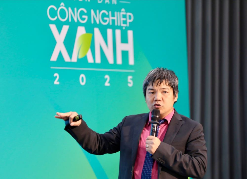 Ông Nguyễn Bá Hùng - Chuyên gia Kinh tế trưởng ADB tại Việt Nam: "Mục tiêu của tăng trưởng xanh là vẫn đạt được tốc độ tăng trưởng cao, nhưng giảm dần tỷ lệ sử dụng tài nguyên và giảm thiệt hại môi trường". Ảnh: Việt Dũng. 