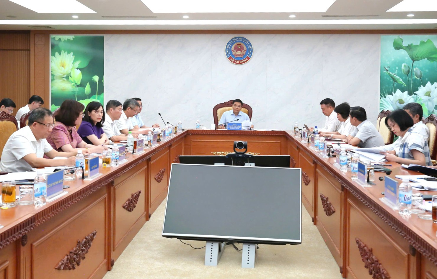Bộ trưởng Bộ Tài chính Nguyễn Văn Thắng chủ trì Hội nghị giao ban tháng 6