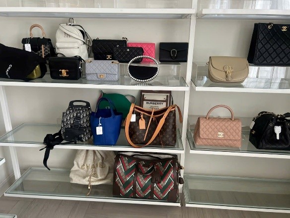 H&agrave;ng h&oacute;a bị lực lượng chức năng ph&aacute;t hiện, thu giữ. Ảnh: Cổng th&ocirc;ng tin điện tử C&ocirc;ng an TP H&agrave; Nội.