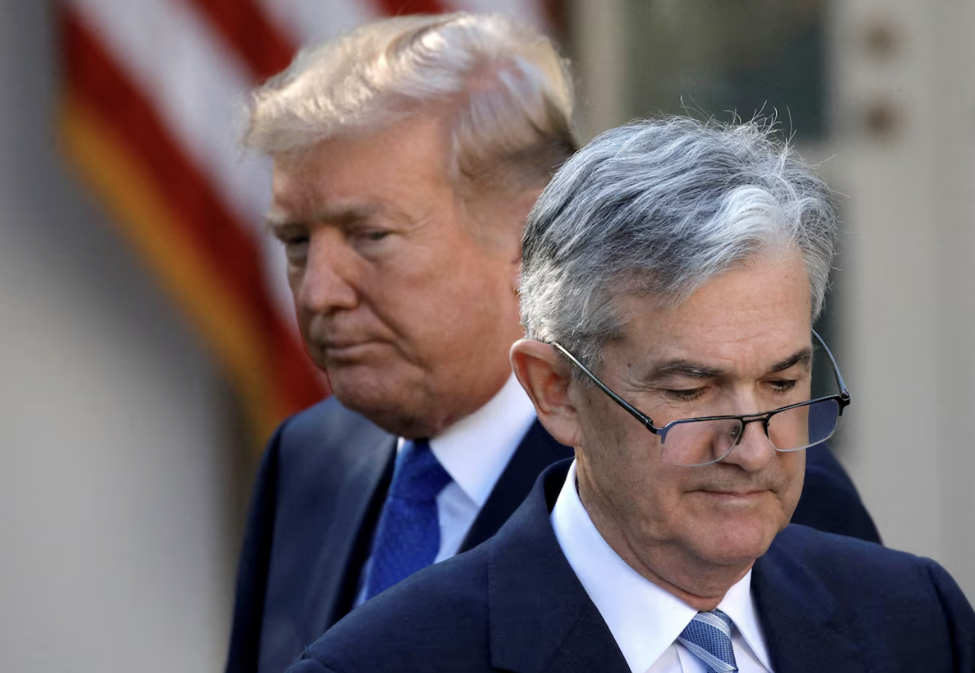 Tổng thống Mỹ Donald Trump (trái) và Chủ tịch Fed Jerome Powell hồi năm 2017 - Ảnh: Reuters.