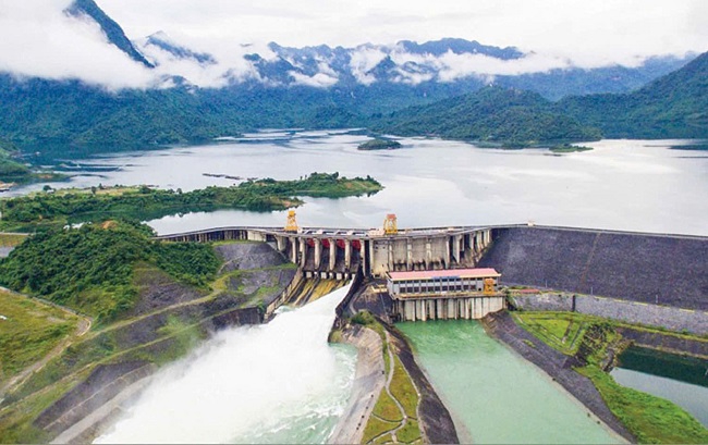 Khai th&aacute;c ở mức cao c&aacute;c hồ thủy điện đa mục ti&ecirc;u.