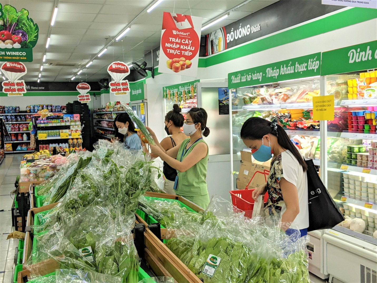 Theo lộ trình, từ ngày 1/1/2027, chợ, cửa hàng tiện ích không cung cấp miễn phí túi ni lông khó phân hủy sinh học và không lưu hành từ ngày 1/1/2028.