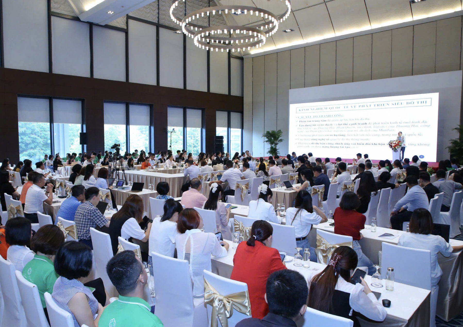 To&agrave;n cảnh Hội thảo