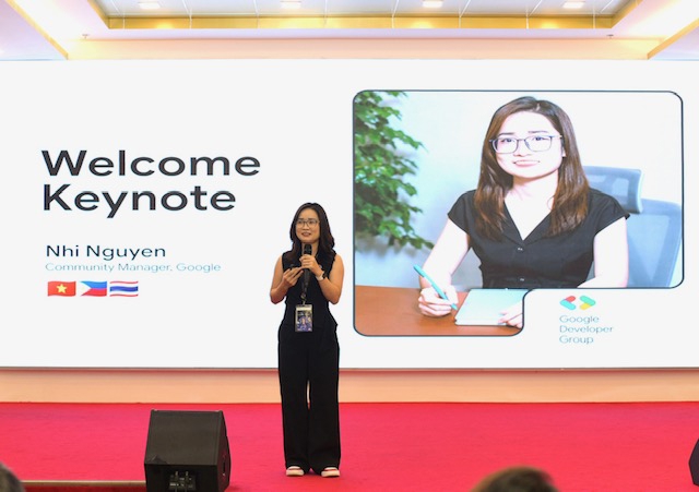Bà Nguyễn Thị Phương Nhi, Quản lý cộng đồng lập trình viên của Google tại Việt Nam phát biểu tại chương trình.