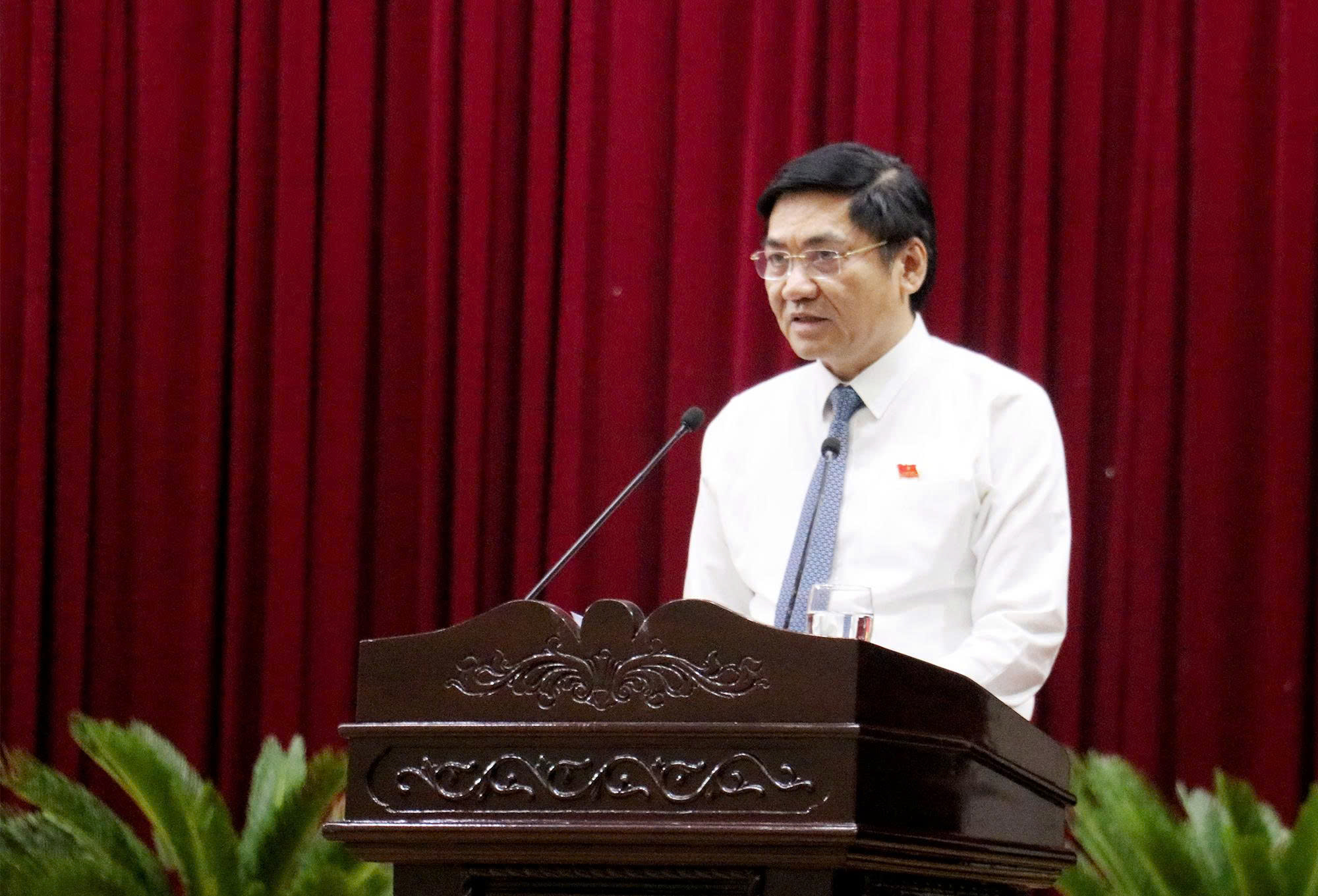 Phó Bí thư Thường trực Tỉnh ủy, Chủ tịch HĐND tỉnh Nghệ An Hoàng Nghĩa Hiếu phát biểu 