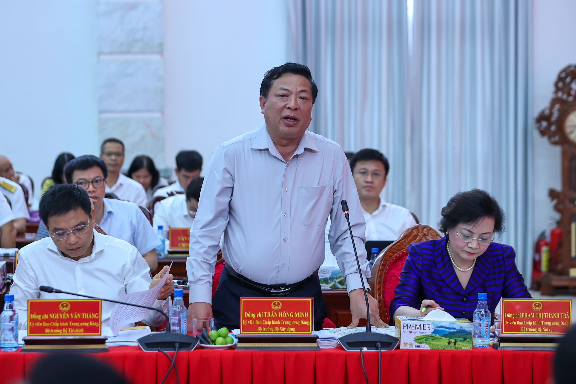 Bộ trưởng Bộ Xây dựng Trần Hồng Minh cho biết khu vực phía Nam đang triển khai 21 dự án giao thông trọng điểm - Ảnh: VGP/Nhật Bắc.