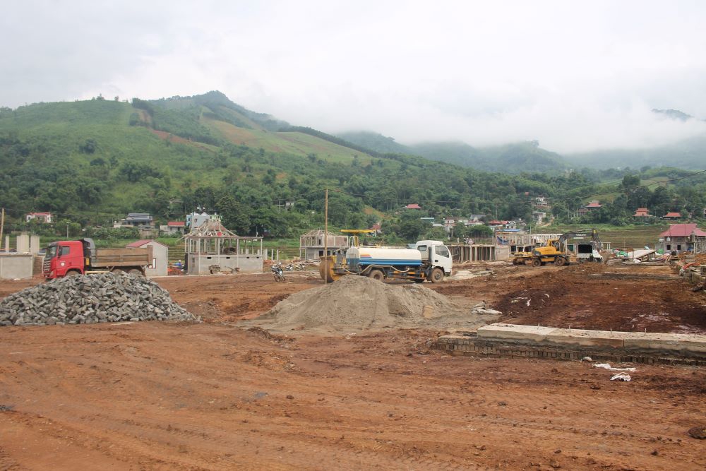 Khu t&aacute;i định cư x&oacute;m R&agrave;i đang được đẩy nhanh tiến độ thi c&ocirc;ng. Ảnh Chu Kh&ocirc;i.