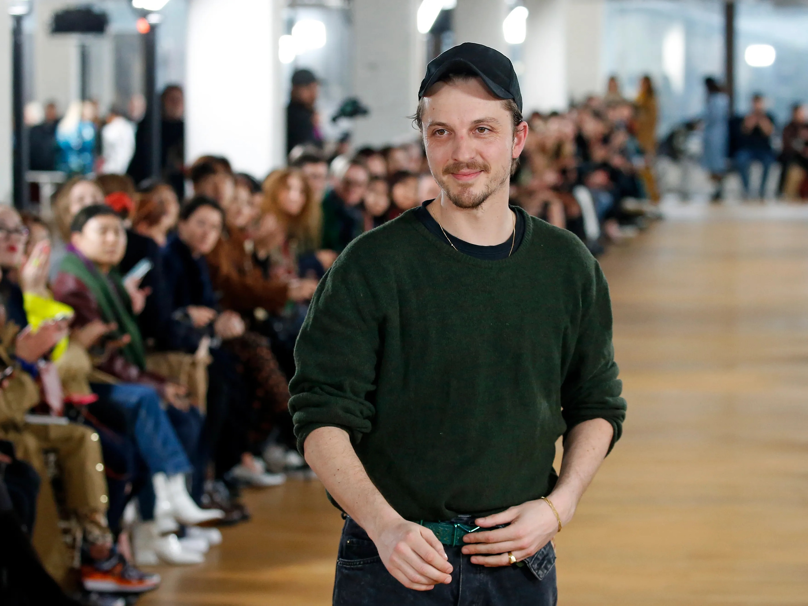 Nh&agrave; thiết kế Glenn Martens.