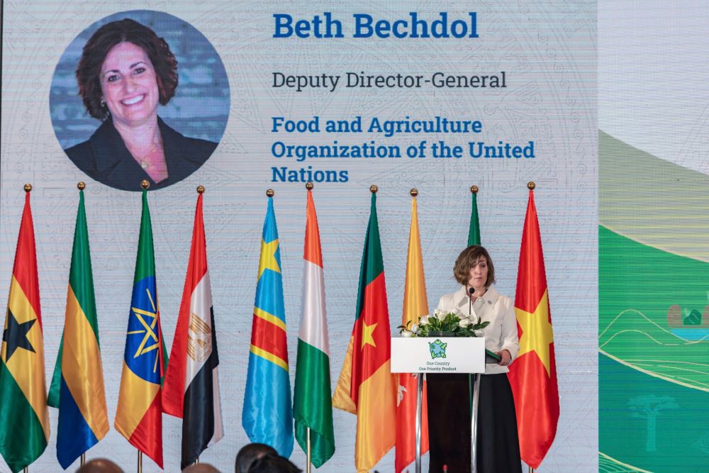 B&agrave; Beth Bechdol, Ph&oacute; Tổng Gi&aacute;m đốc FAO, ph&aacute;t biểu tại Diễn đ&agrave;n.
