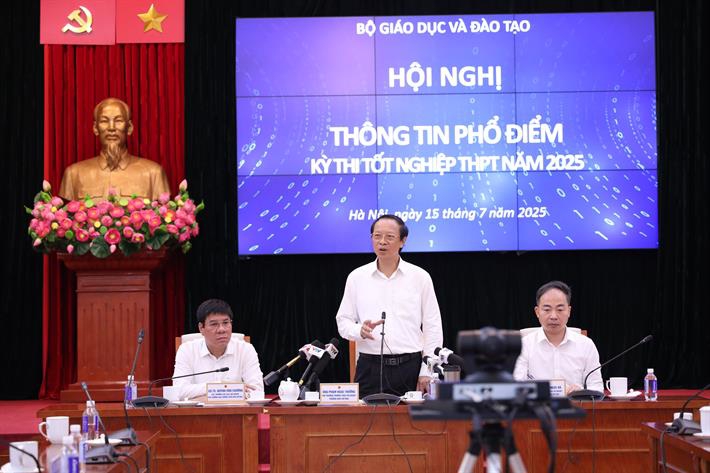 Thứ trưởng Thường trực Phạm Ngọc Thưởng, Cục trưởng Cục Quản lý chất lượng Huỳnh Văn Chương, Phó Cục trưởng Cục Quản lý chất lượng Nguyễn Ngọc Hà chủ trì thảo luận tại Hội nghị