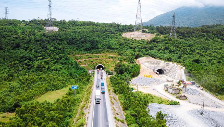 Sau khi hoàn thành, hầm Đèo Ngang sẽ có 2 ống hầm. Ảnh: Bùi Hiền