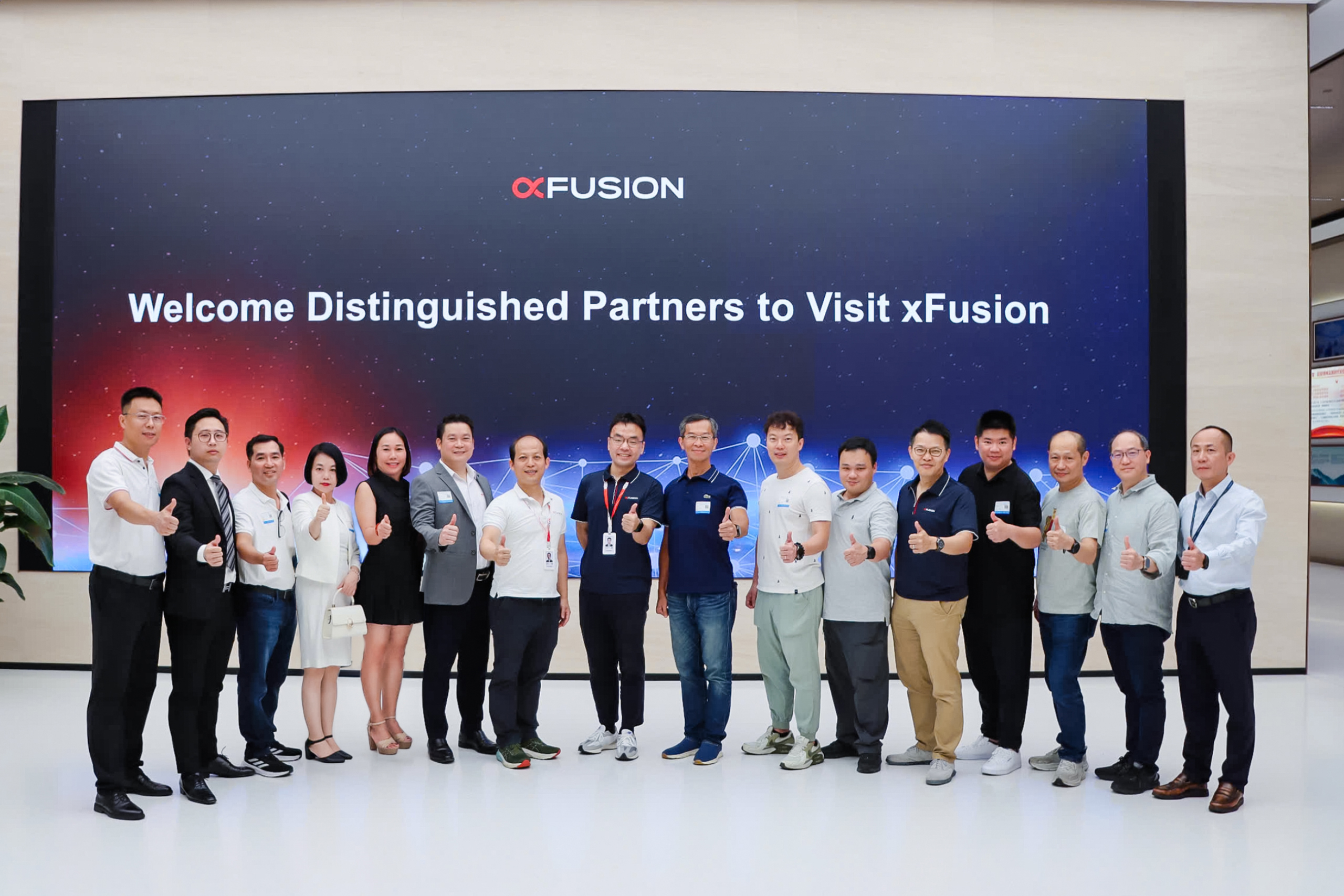 Đo&agrave;n c&ocirc;ng t&aacute;c C&ocirc;ng ty Cổ phần VDO chụp ảnh lưu niệm tại hội nghị.