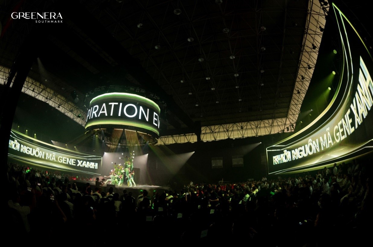 Kh&aacute;ch mời kh&ocirc;ng chỉ l&agrave; người xem, m&agrave; thực sự trở th&agrave;nh một phần của hành trình, khi c&acirc;u chuyện về bất động sản xanh được truyền tải bằng ng&ocirc;n ngữ của c&ocirc;ng nghệ, &acirc;m nhạc, h&igrave;nh ảnh v&agrave; nhịp cảm x&uacute;c trực quan mạnh mẽ.