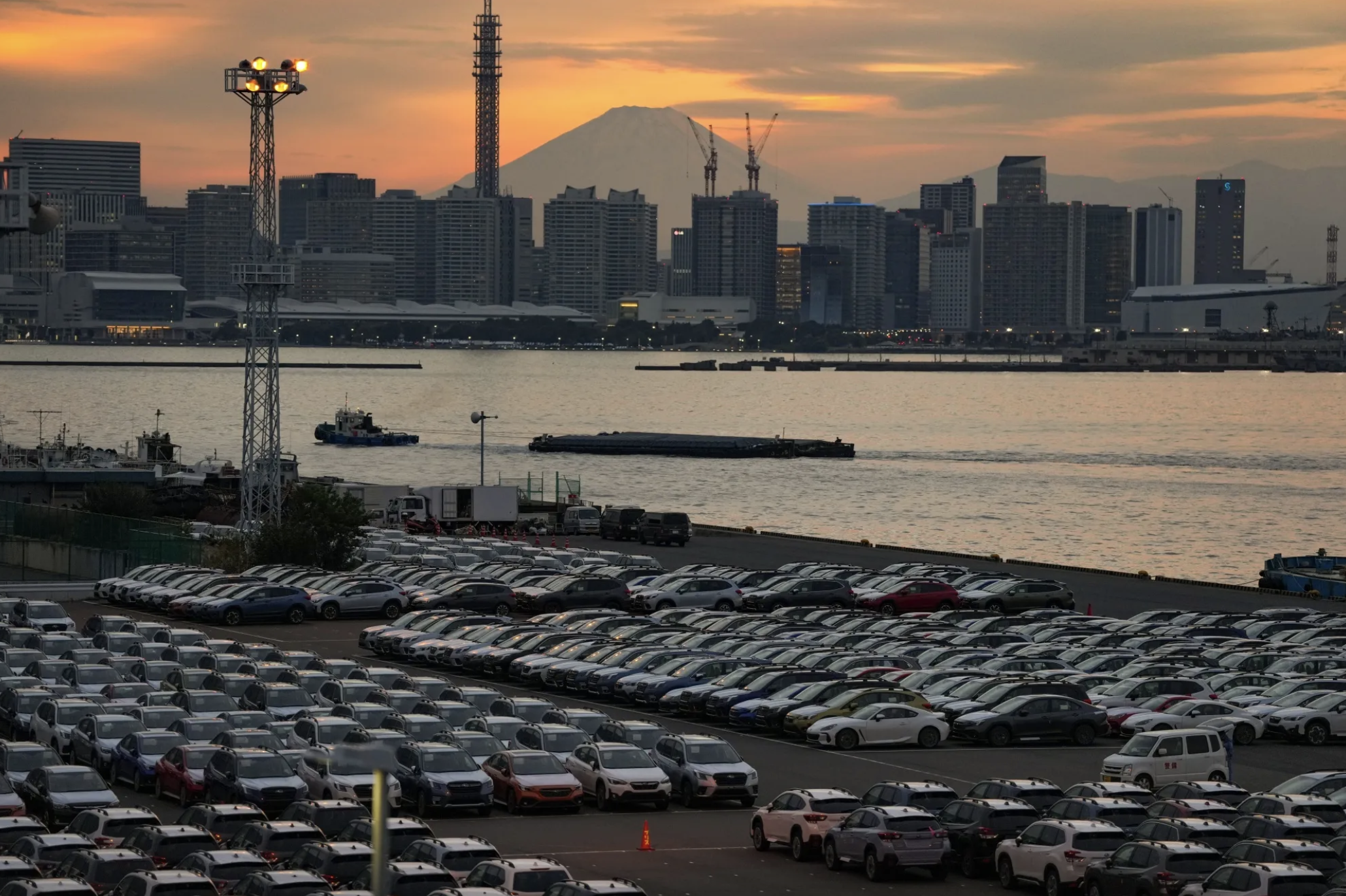 Xuất khẩu ô tô, nhất là sang thị trường Mỹ, giữ vai trò quan trọng đối với kinh tế Nhật Bản - Ảnh: Bloomberg.