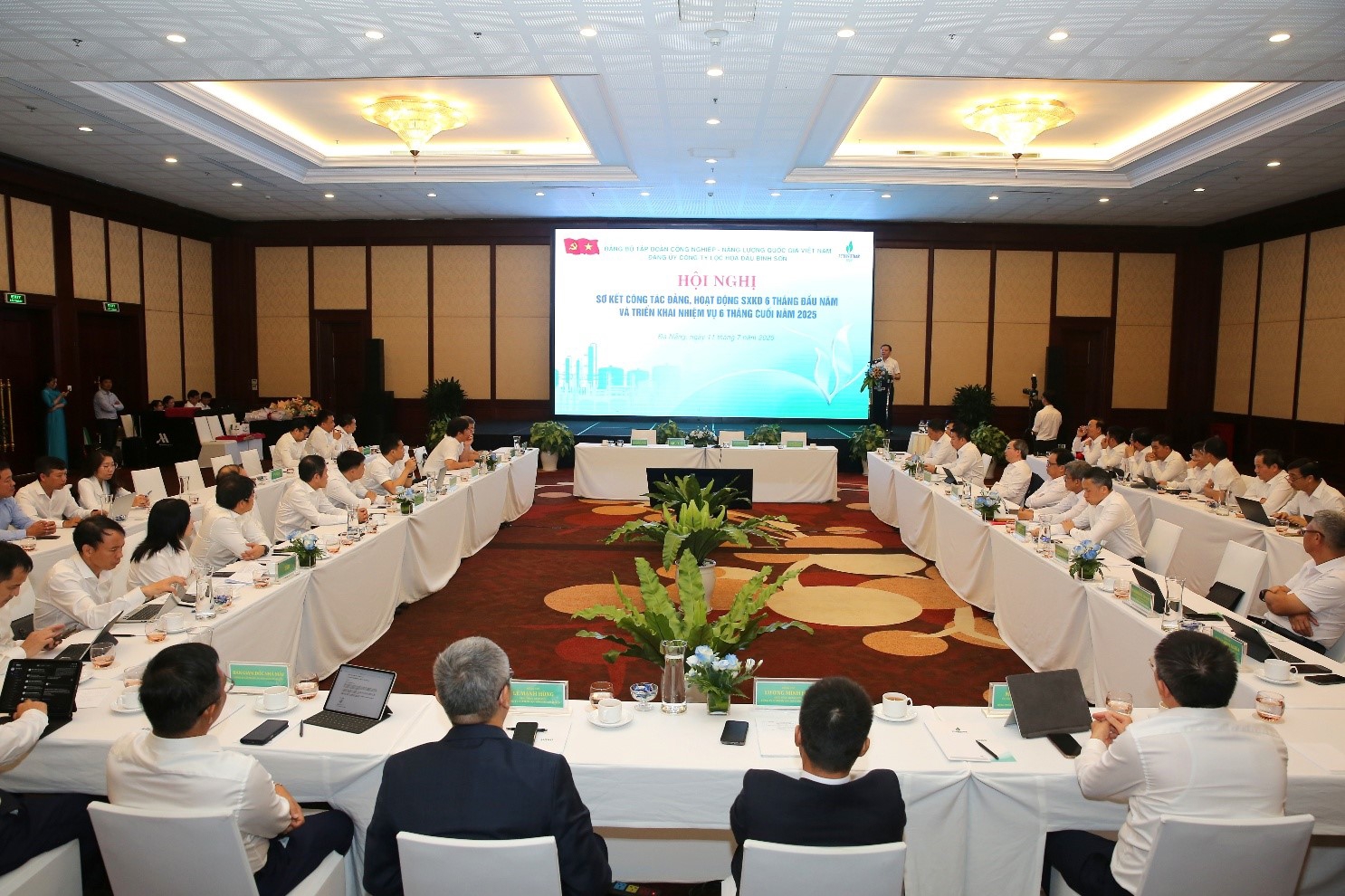 Tại Hội nghị sơ kết hoạt động sản xuất kinh doanh 6 tháng đầu năm 2025, Petrovietnam và BSR đã thảo luận các nội dung liên quan đến Nhà máy Nhiên liệu sinh học Dung Quất.