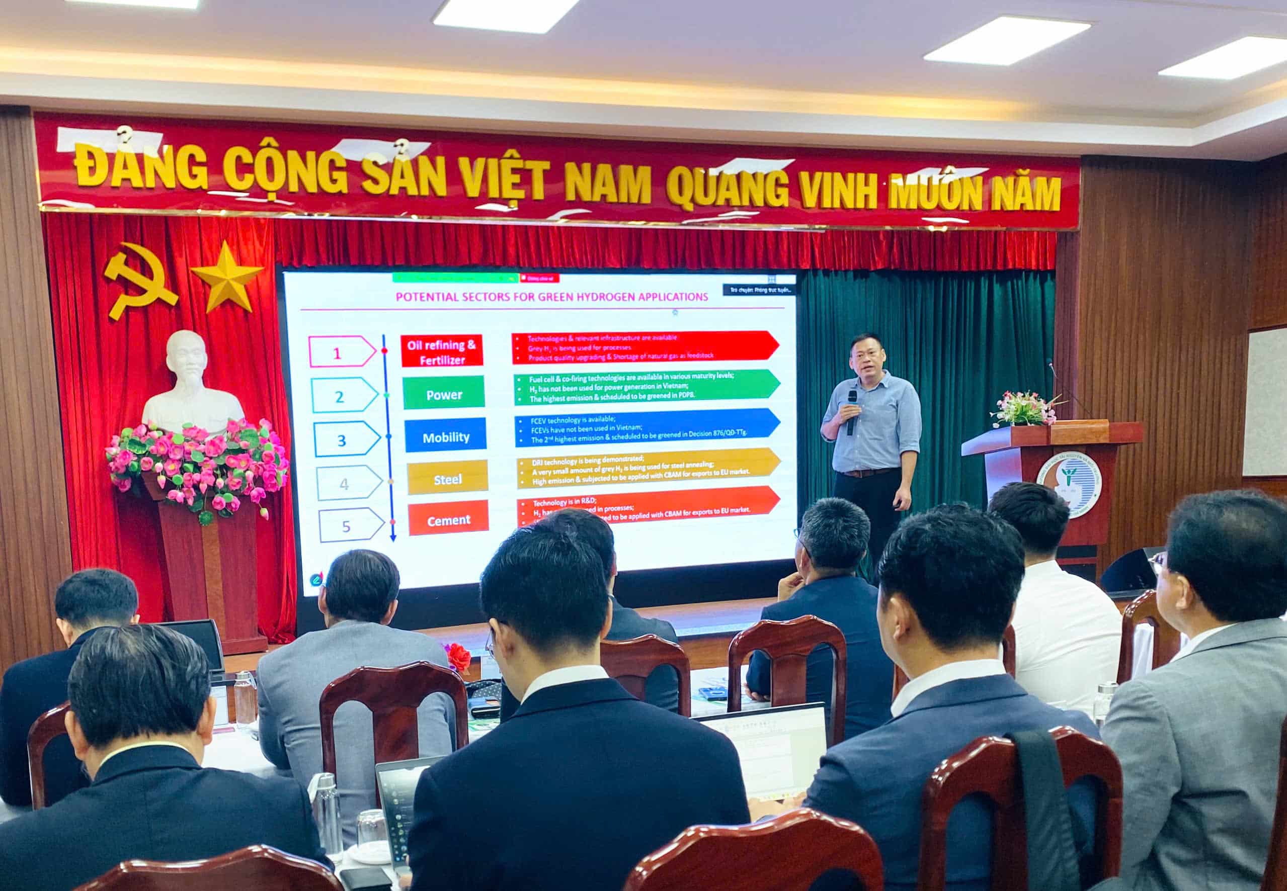 Theo Tiến sĩ Nguyễn Hữu Lương, Nghiên cứu viên cao cấp của Viện dầu khí Việt Nam. Ảnh: Minh Thảo