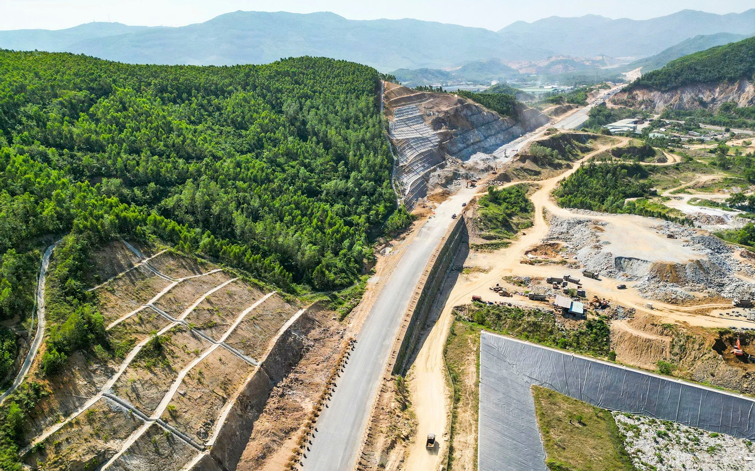 Một đoạn cao tốc Quy Nhơn - Chí Thạnh. Ảnh minh hoạ