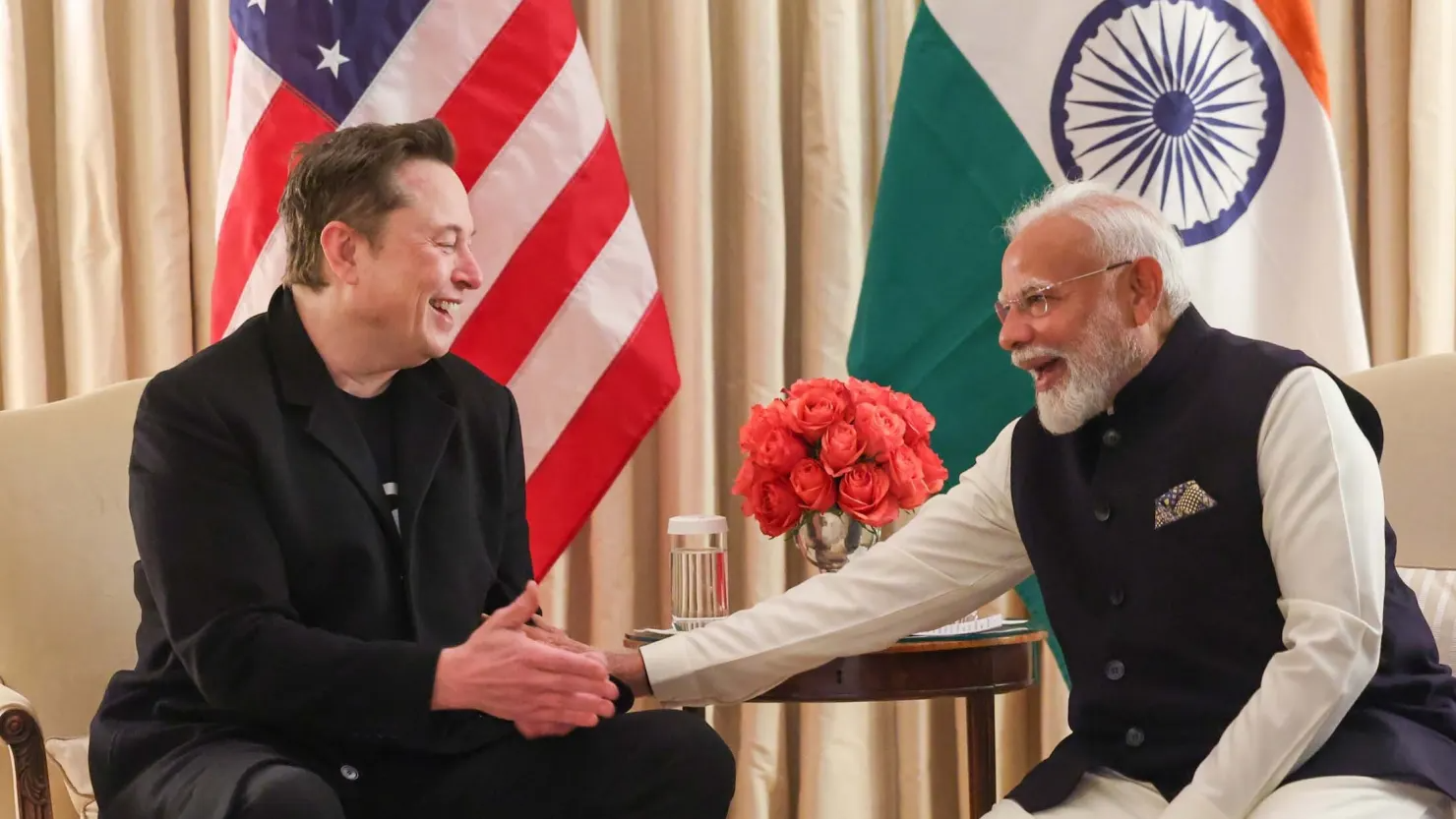 Tỷ phú Elon Musk, CEO hãng xe điện Tesla, gặp Thủ tướng Ấn Độ Narendra Modi tại Washington D.C., Mỹ vào ngày 13/2/2025 - Ảnh: Getty Images