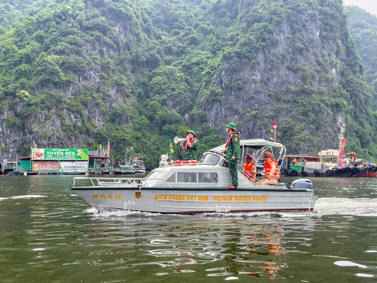 Bộ đội Biên phòng Hải Phòng kêu gọi phương tiện di chuyển tránh trú bão