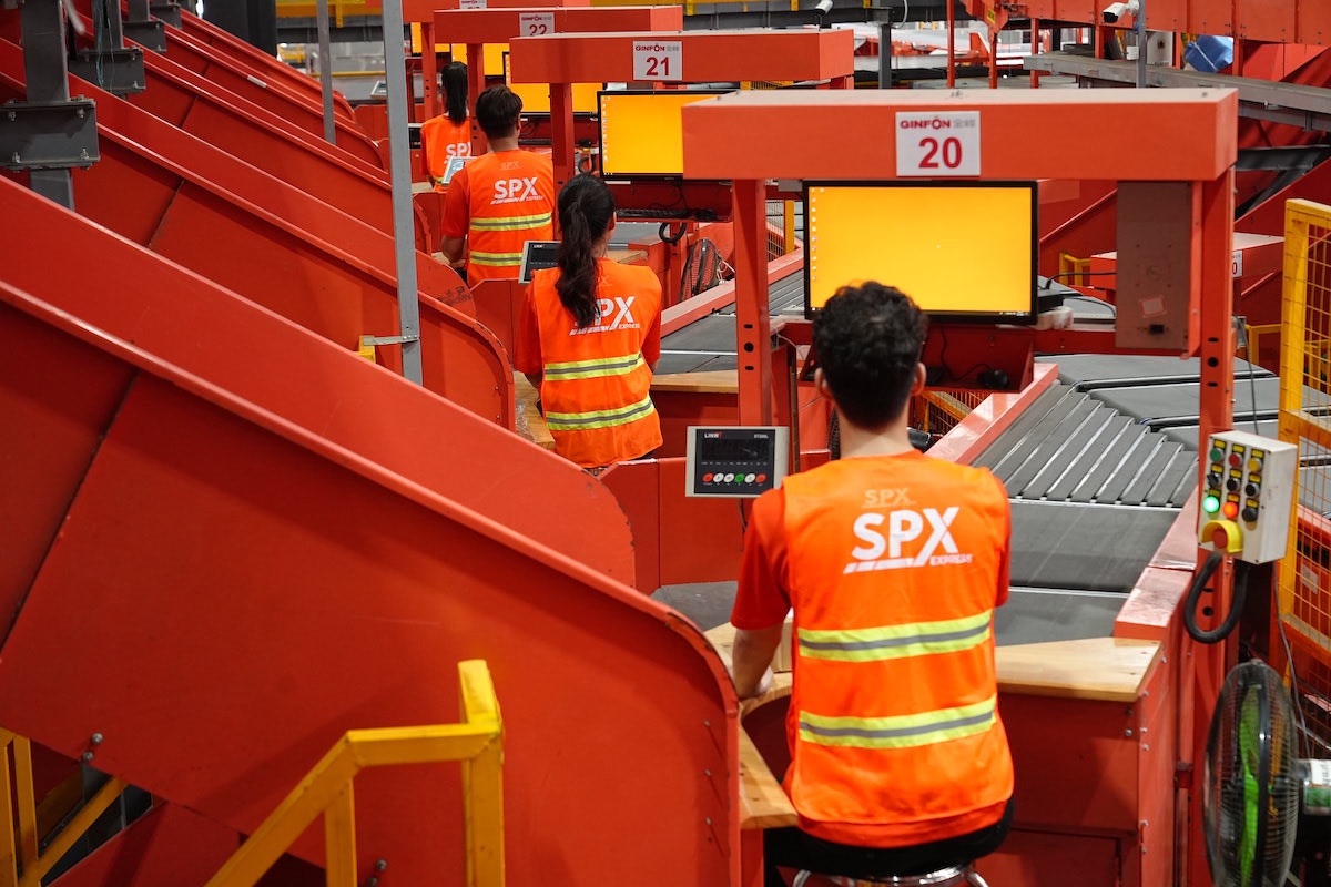 Từ tháng 8/2023, Shopee Xpress đổi tên thành SPX Express. 