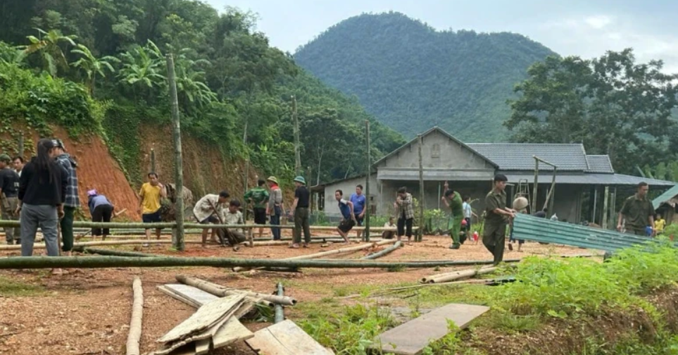 Khu vực dựng lán tạm cho người dân bản Muỗng, xã Trung Hạ (Thanh Hoá). 