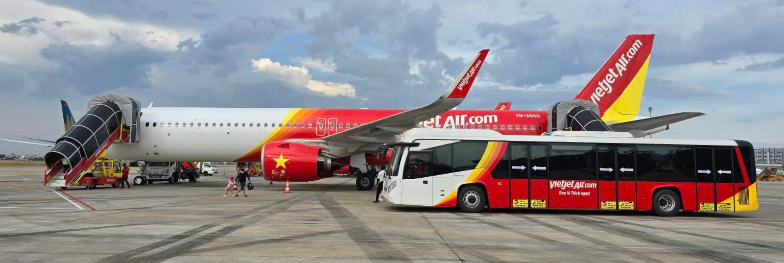 Th&aacute;ng 10/2024, Vietjet thực hiện th&agrave;nh c&ocirc;ng hai chuyến bay thương mại sử dụng SAF từ Việt Nam đến Melbourne (Australia) v&agrave; Seoul (H&agrave;n Quốc). Ảnh minh hoạ.