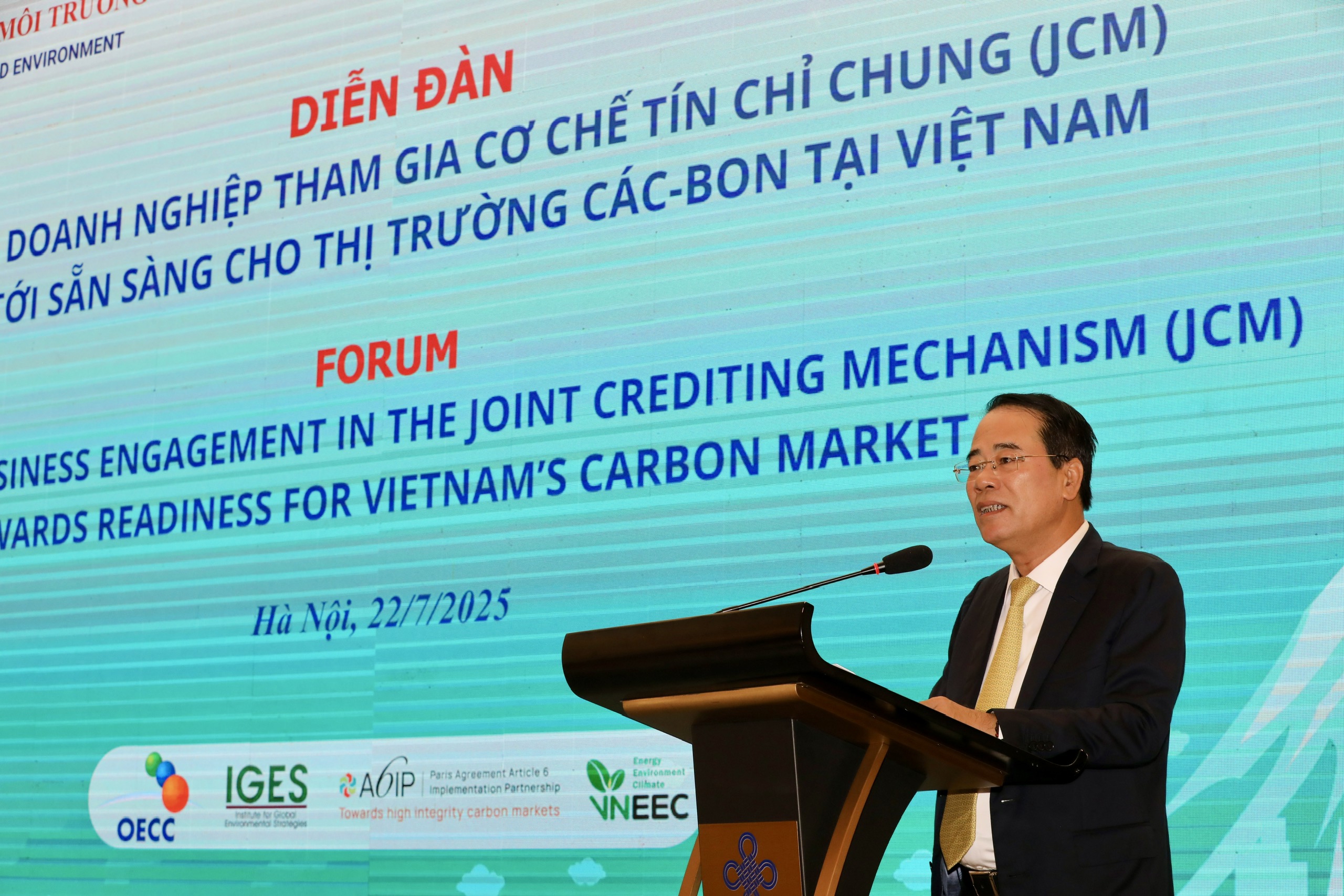 Ông Tăng Thế Cường, Cục trưởng Cục Biến đổi khí hậu, Bộ Nông nghiệp và Môi trường phát biểu khai mạc Diễn đàn. (Ảnh: Việt Dũng).