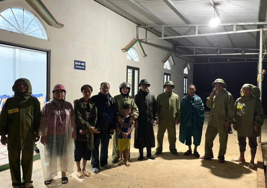 15 hộ d&acirc;n&nbsp;đến nơi tr&aacute;nh tr&uacute; an to&agrave;n