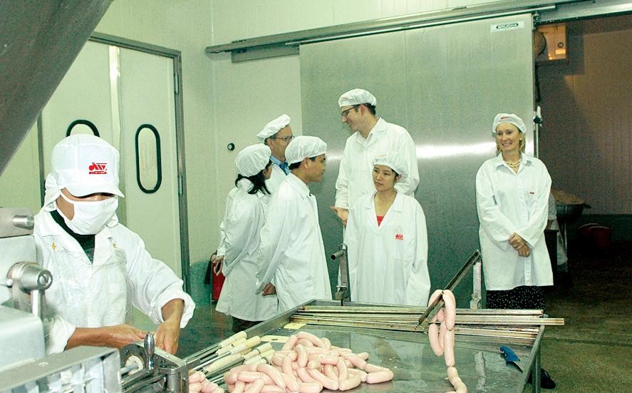 Nhà máy Daesang Đức Việt tiếp đoàn chuyên gia Đức sang đào tạo.
