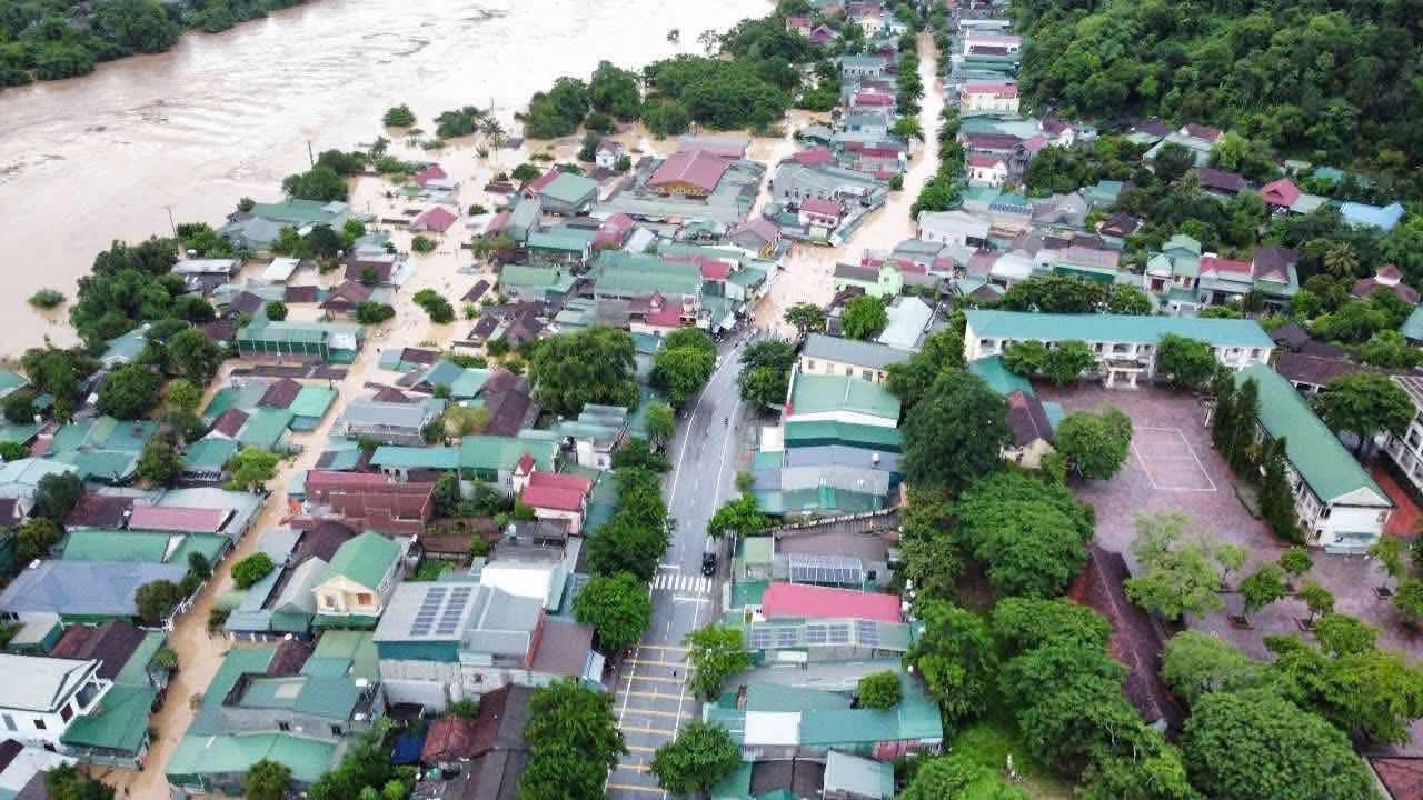 Sáng ngày 23/7, xã Tương Dương Nghệ An ngập sâu trong biển nước 