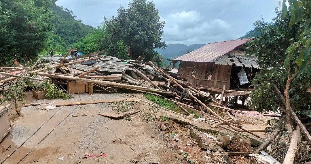 Đến trưa ng&agrave;y 23/7, lực lượng chức năng mới li&ecirc;n lạc được với c&aacute;n bộ v&agrave; c&aacute;c người d&acirc;n một số bản ở x&atilde; Mỹ L&yacute;. Ban đầu thống k&ecirc; sơ bộ cho thấy c&oacute; khoảng 70 ng&ocirc;i nh&agrave; đ&atilde; bị lũ nhấn ch&igrave;m, cuốn tr&ocirc;i, trọng t&acirc;m l&agrave; 7 bản dọc s&ocirc;ng. Thiệt hại ước t&iacute;nh gần 30 tỷ đồng.