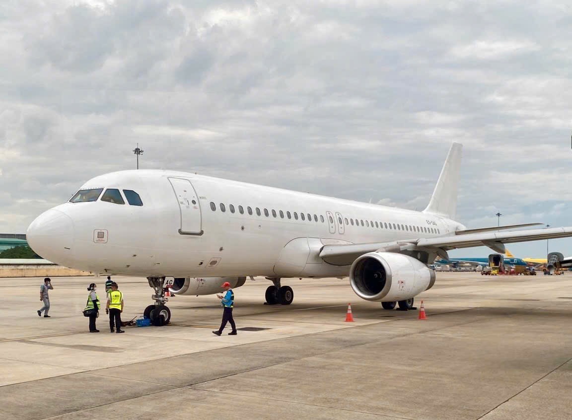 Vietnam Airlines vừa tiếp nhận và đưa vào khai thác 2 tàu bay Airbus A320 theo hình thức thuê ướt để phục vụ cao điềm hè 2025.