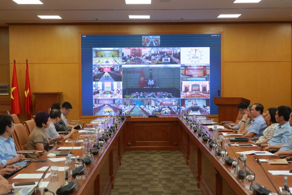 Cuộc họp kết nối tới&nbsp;34 tỉnh, th&agrave;nh phố trực thuộc Trung ương, 3.321 x&atilde;, phường, đặc khu tr&ecirc;n cả nước.