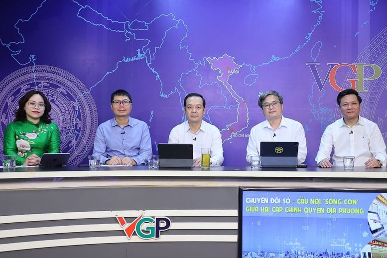 Tọa đàm "Chuyển đổi số - Cầu nối "sống còn" giữa hai cấp chính quyền địa phương" do Cổng Thông tin điện tử Chính phủ phối hợp với Văn phòng Ủy ban nhân dân thành phố Hà Nội tổ chức ngày 24/7/2025 - Ảnh: VGP. 