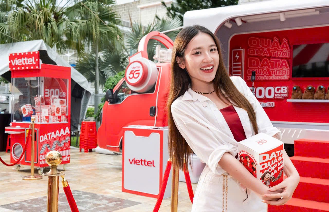 Samsung đồng h&agrave;nh với Viettel với &ldquo;Chuyến xe c&ocirc;ng nghệ 5G&rdquo; ở miền T&acirc;y Nam Bộ.