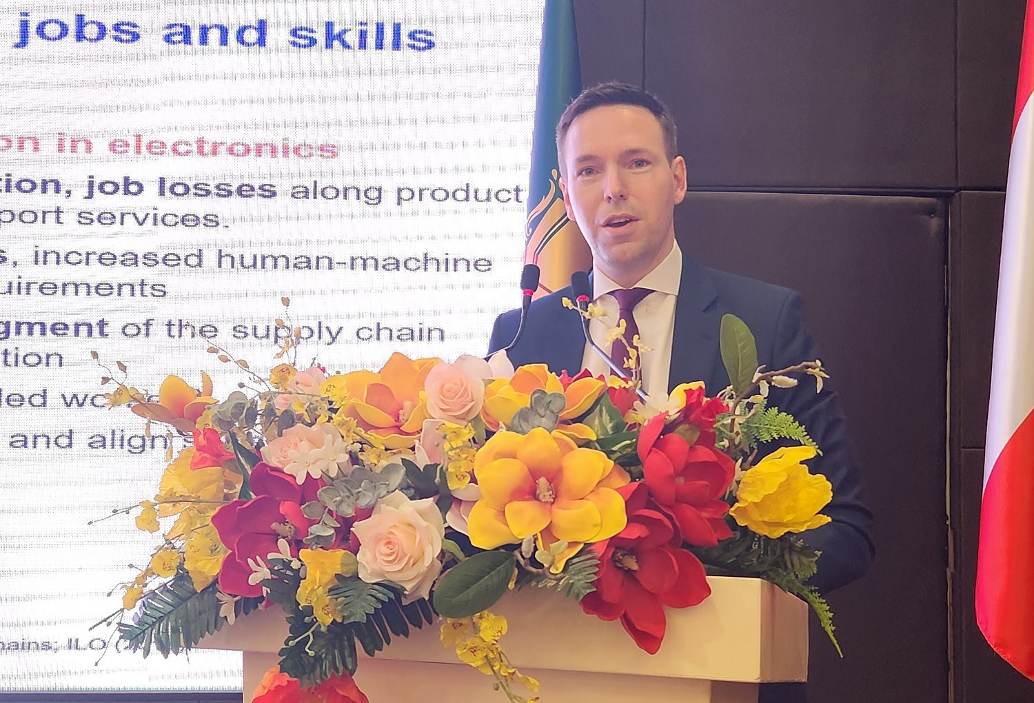 &Ocirc;ng Felix Weidenkaff, chuy&ecirc;n gia về ch&iacute;nh s&aacute;ch việc l&agrave;m v&agrave; thị trường lao động của Tổ chức Lao động Quốc tế (ILO) tại Việt Nam.