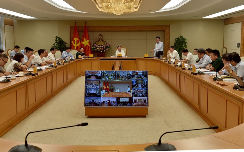 Ph&oacute; Thủ tướng Trần Hồng H&agrave; chủ tr&igrave; cuộc họp với c&aacute;c bộ ng&agrave;nh, kết nối trực tuyến với 15 tỉnh, th&agrave;nh phố trực thuộc Trung ương đ&oacute;ng g&oacute;p &yacute; kiến cho dự thảo Nghị quyết của Ch&iacute;nh phủ về một số cơ chế, ch&iacute;nh s&aacute;ch đặc th&ugrave; th&aacute;o gỡ kh&oacute; khăn trong triển khai Luật Địa chất v&agrave; Kho&aacute;ng sản năm 2024.