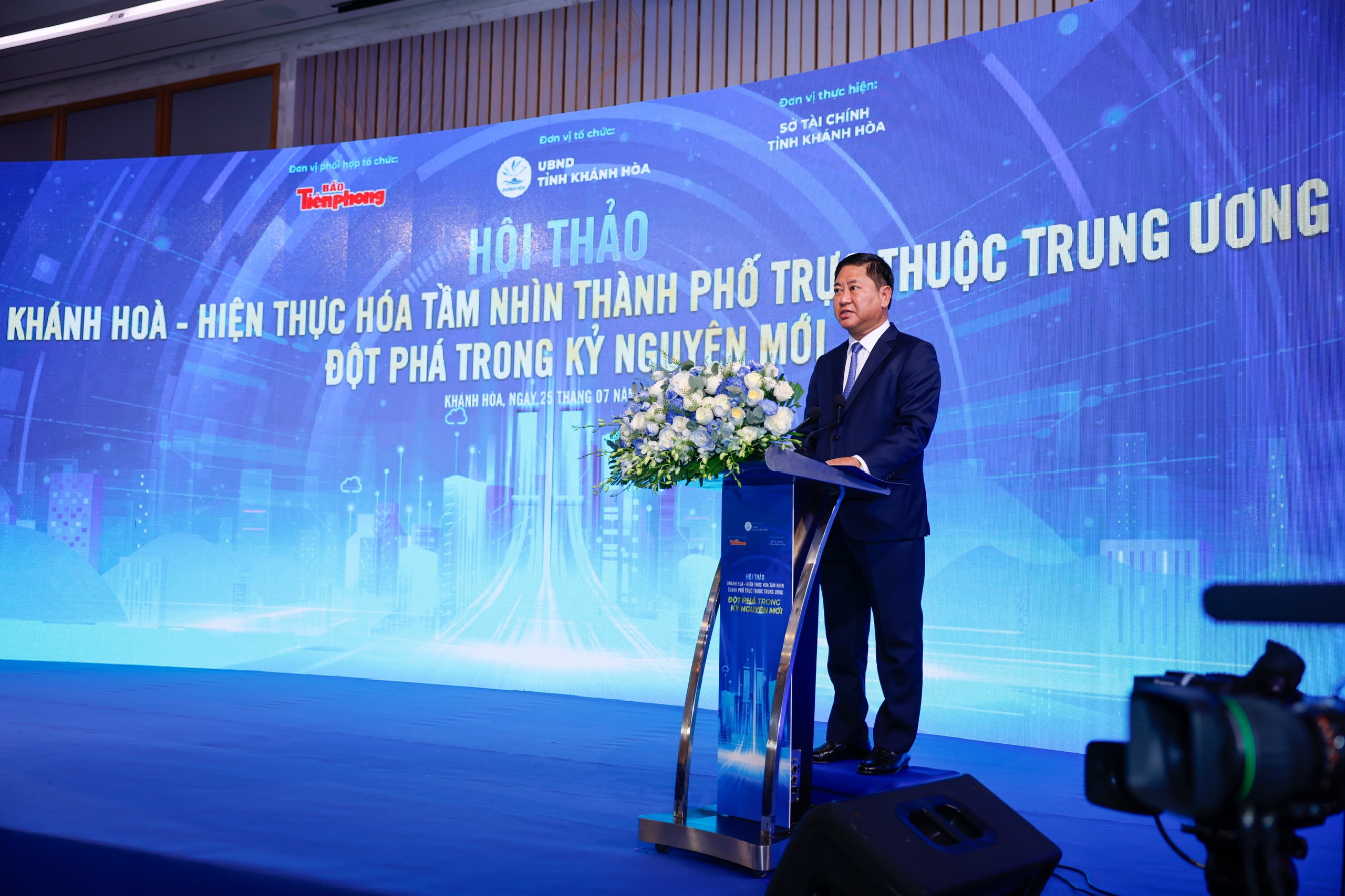 Ông Trần Quốc Nam, Phó Bí thư Tỉnh ủy, Chủ tịch UBND tỉnh Khánh Hòa, Trưởng đoàn Đại biểu Quốc hội tỉnh Khánh Hòa phát biểu khai mạc. 