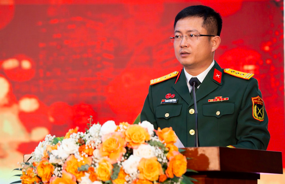 Thượng tá Hoàng Trung Thành, Tổng Giám đốc báo cáo tại Đảng bộ Tổng công ty Viễn thông Viettel (Viettel Telecom) lần thứ VI, nhiệm kỳ 2025–2030.