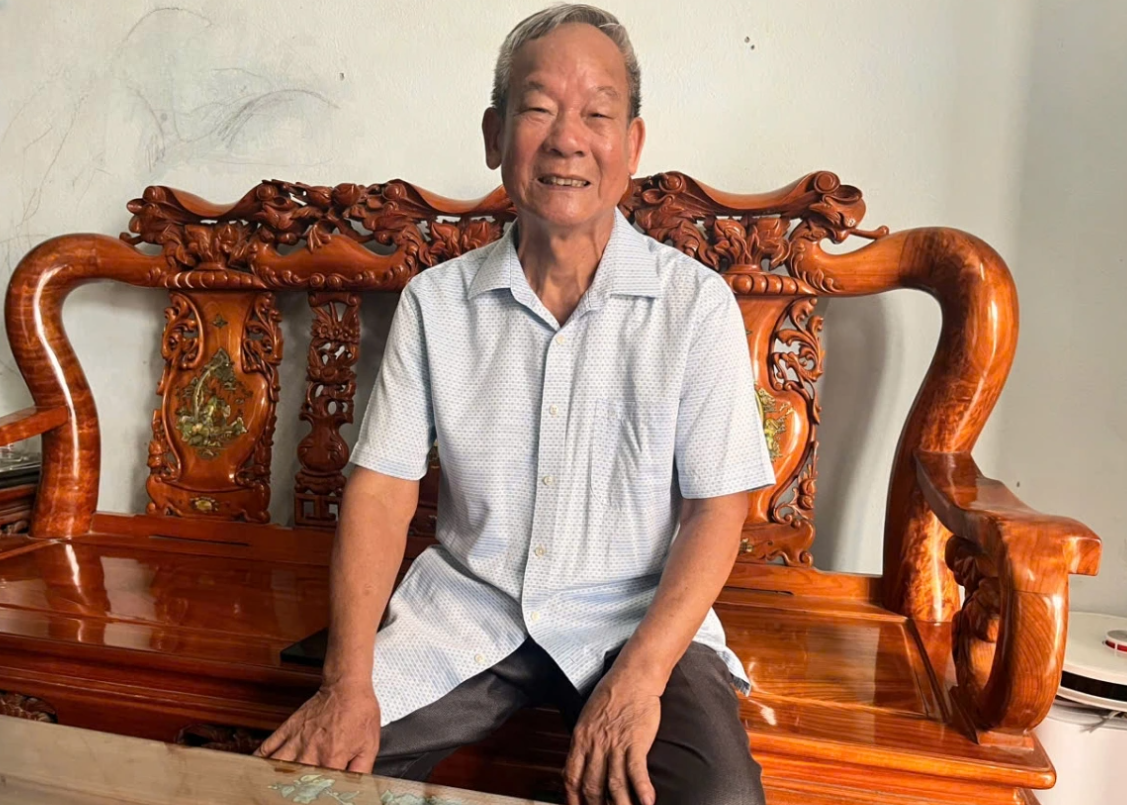 &Ocirc;ng Ph&uacute; t&iacute;ch cực kết nối đồng đội, t&igrave;m c&aacute;ch hỗ trợ những người c&oacute; ho&agrave;n cảnh kh&oacute; khăn, k&ecirc;u gọi x&acirc;y nh&agrave; t&igrave;nh nghĩa, động vi&ecirc;n nhau sống tốt.