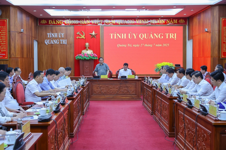 Thủ tướng đề nghị Quảng Trị tập trung v&agrave;o 10 nh&oacute;m nhiệm vụ, giải ph&aacute;p chủ yếu. Ảnh: Nhật Bắc