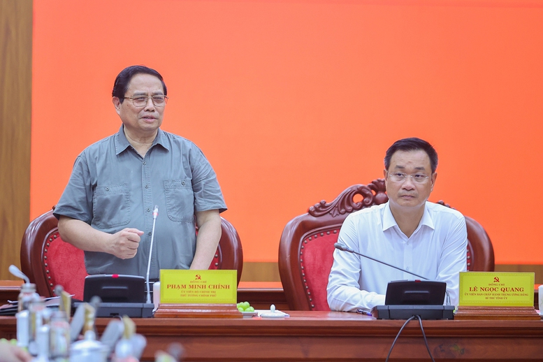 Thủ tướng ghi nhận, biểu dương và chúc mừng những kết quả mà tỉnh Quảng Trị đã đạt được trong thời gian qua, góp phần vào kết quả, thành tựu chung của cả nước. Ảnh: Nhật Bắc