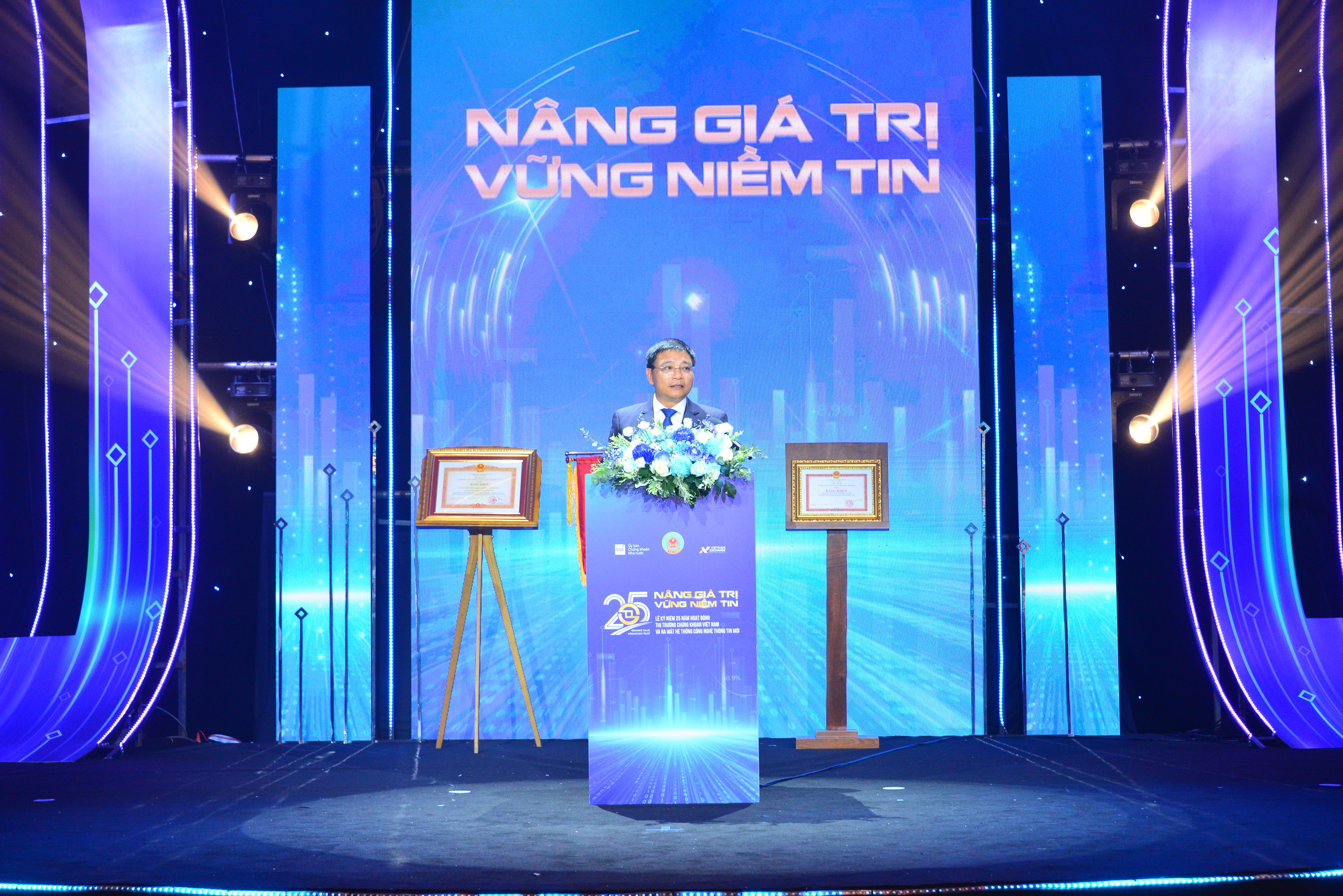 Bộ trưởng Bộ Tài chính Nguyễn Văn Thắng phát biểu tại buổi lễ sáng 28/7.
