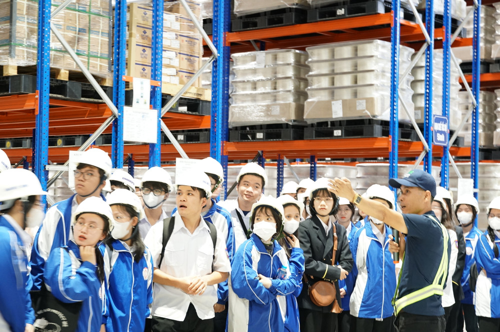 Ước tính đến năm 2035, tầm nhìn đến năm 2050, nhu cầu bổ sung nguồn nhân lực logistics sẽ trên 350.000 người.