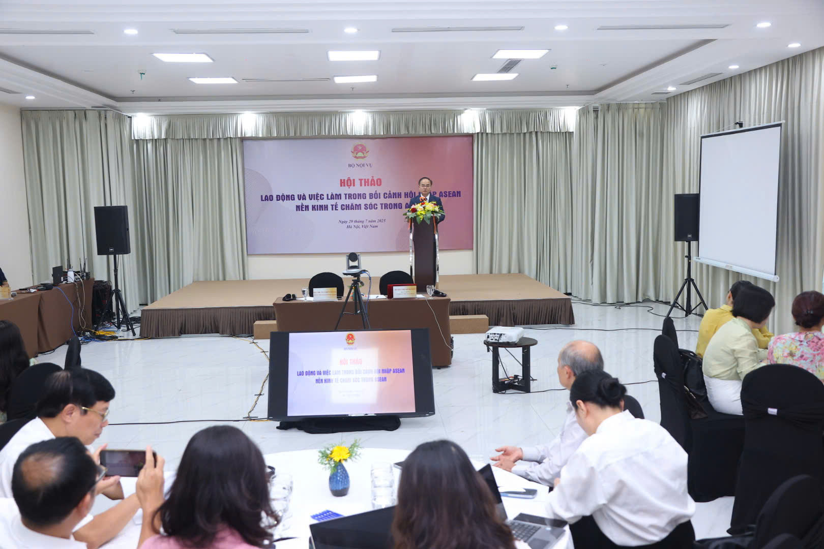 Hội thảo về Hội nhập ASEAN trong lĩnh vực lao động v&agrave; nền kinh tế chăm s&oacute;c trong ASEAN. Ảnh: Phương Nhung.