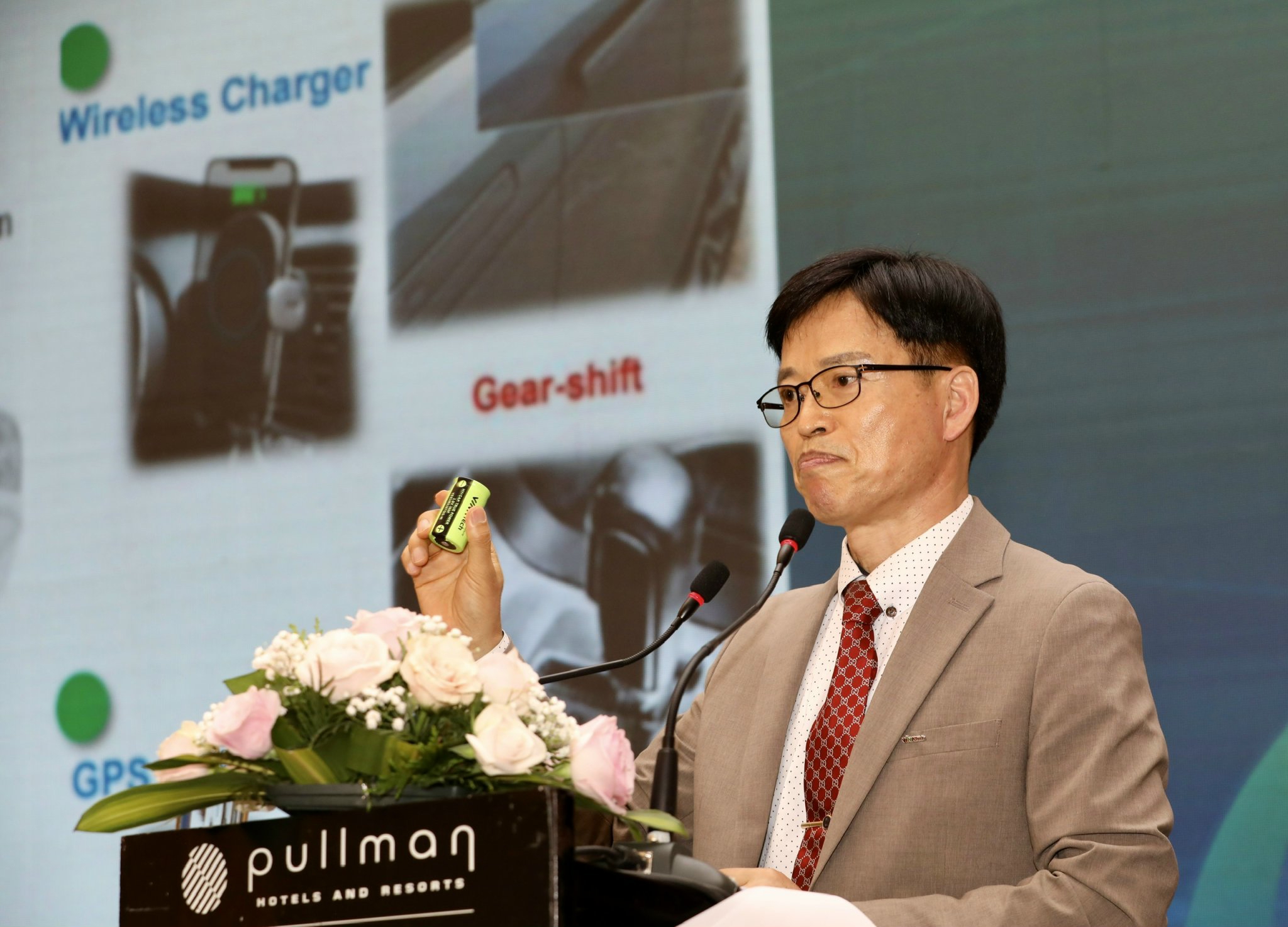 &Ocirc;ng Kim Gyeng Chul, Tổng gi&aacute;m đốc VINA Tech, Enersol, tr&igrave;nh b&agrave;y tham luận tại Diễn đ&agrave;n. Ảnh: Tr&iacute; Phong.